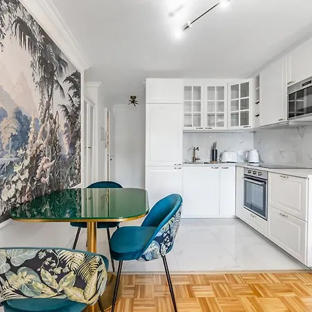 Modern Renaissance - Lakefront * Montreux