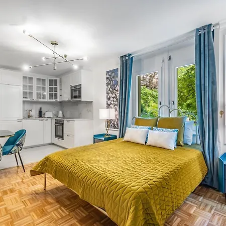 Modern Renaissance – Lakefront *