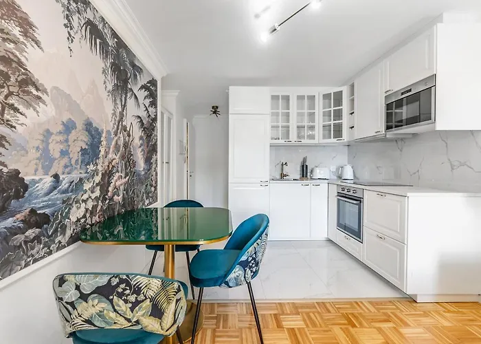 Modern Renaissance – Lakefront * Montreux