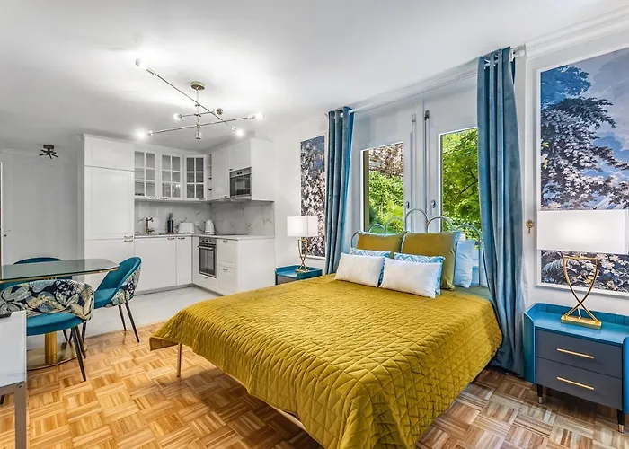 Modern Renaissance – Lakefront *